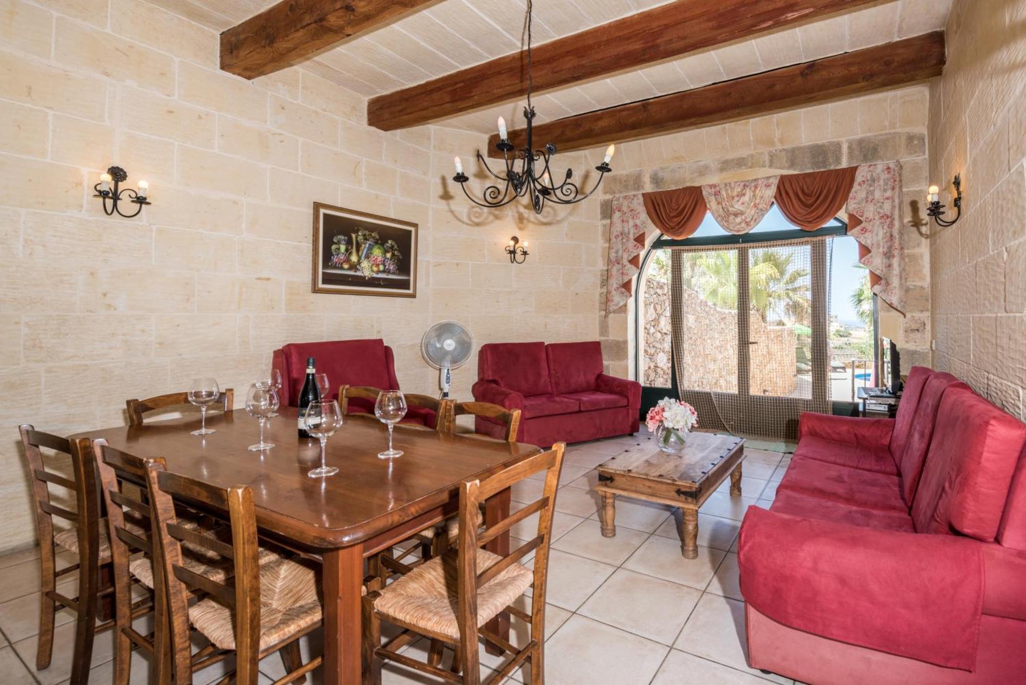 4 Bedroom With Private Pool & Views *