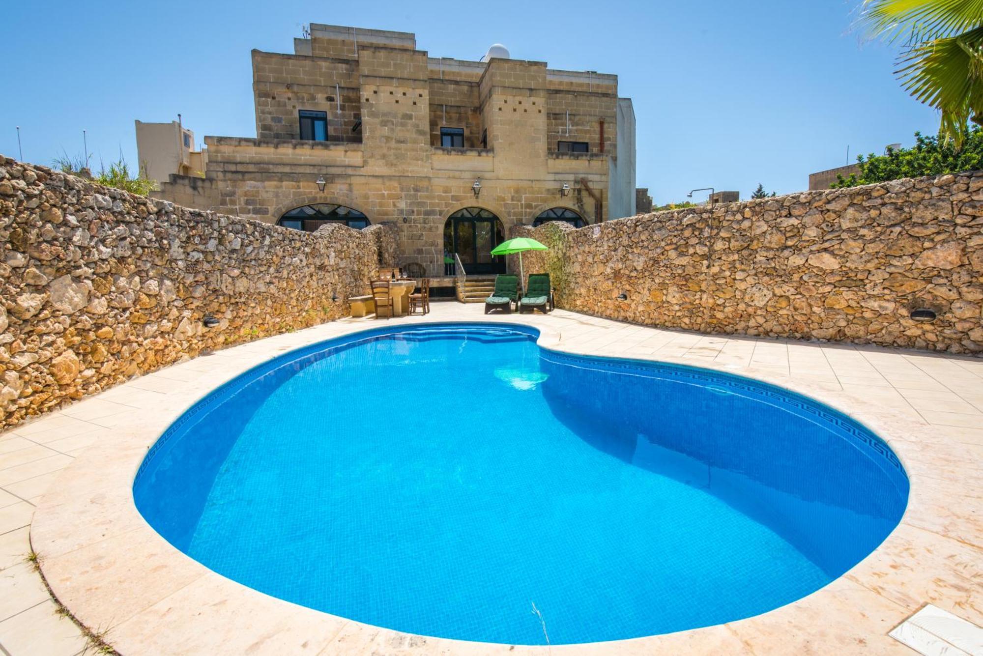 4 Bedroom With Private Pool & Views *