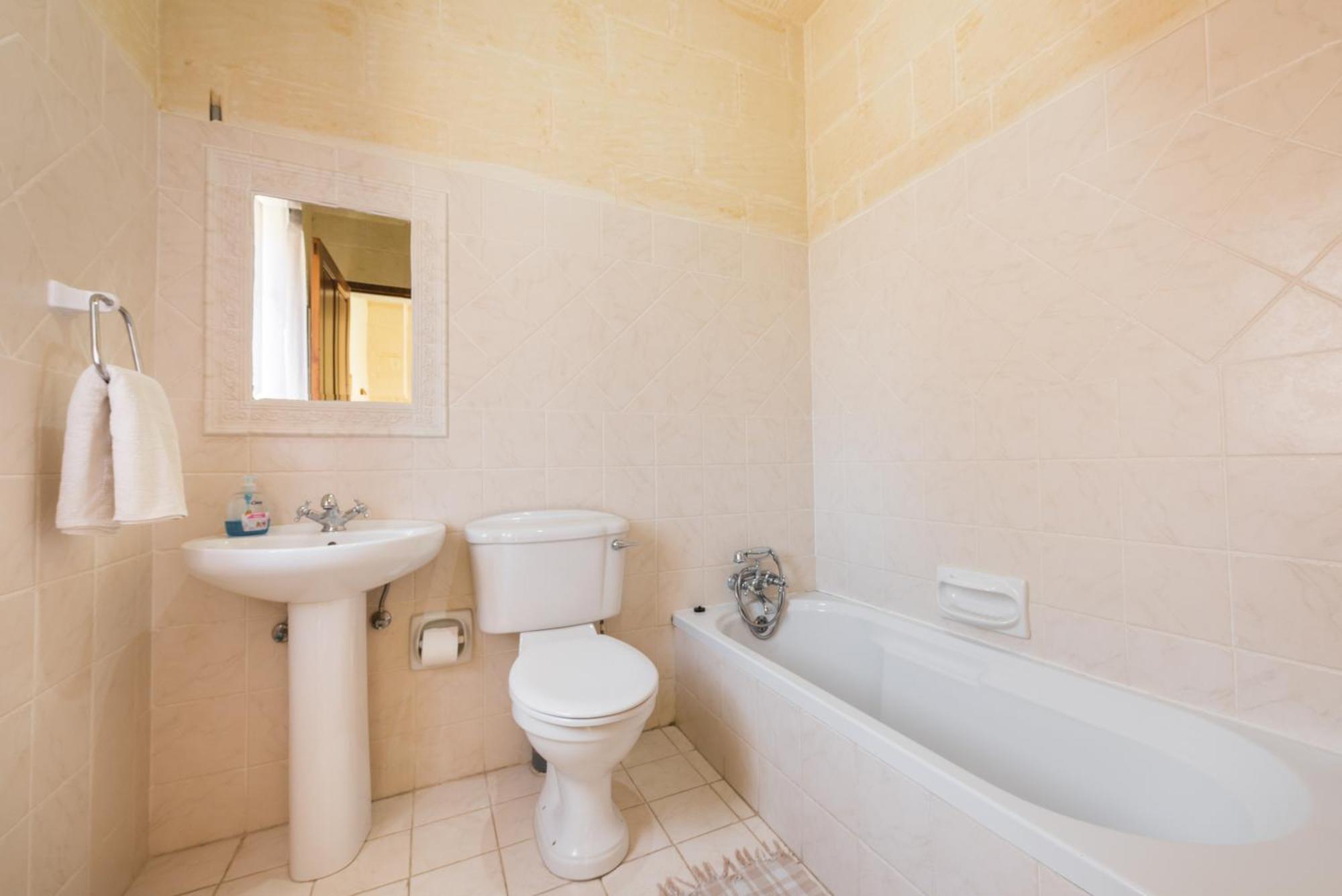 4 Bedroom With Private Pool & Views Holiday home Nadur