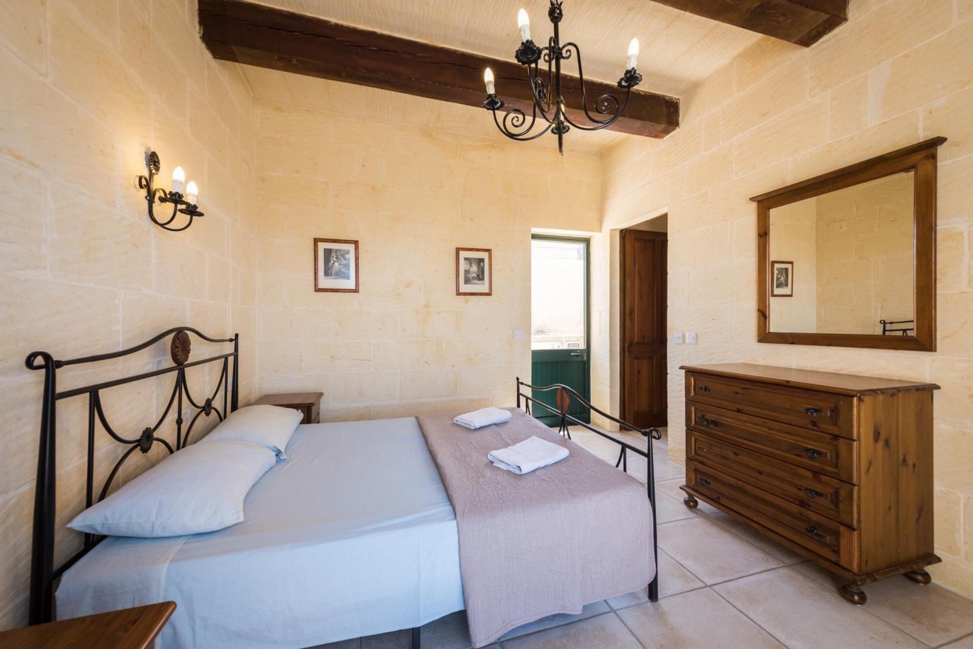 4 Bedroom With Private Pool & Views Holiday home *