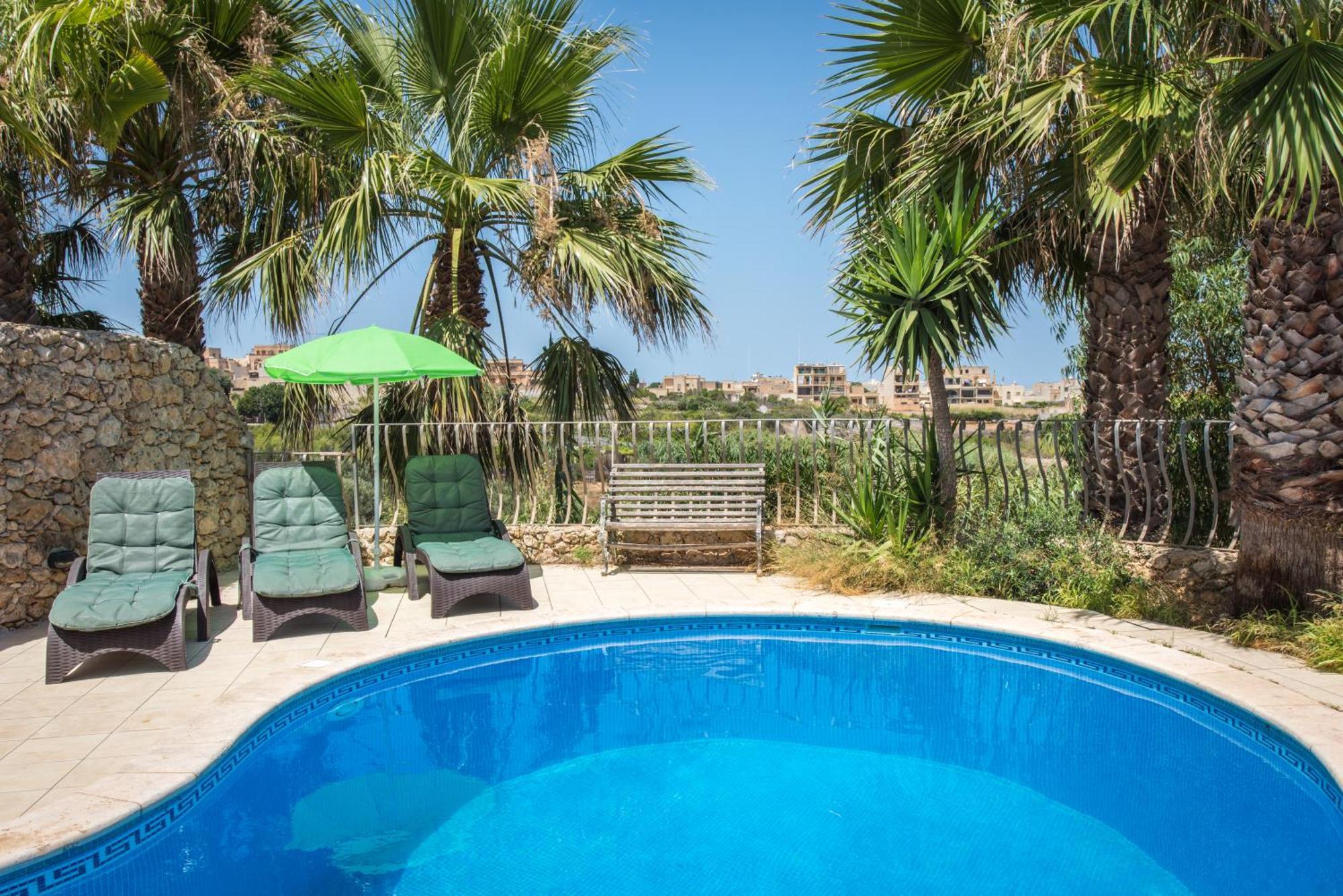 4 Bedroom With Private Pool & Views Holiday home