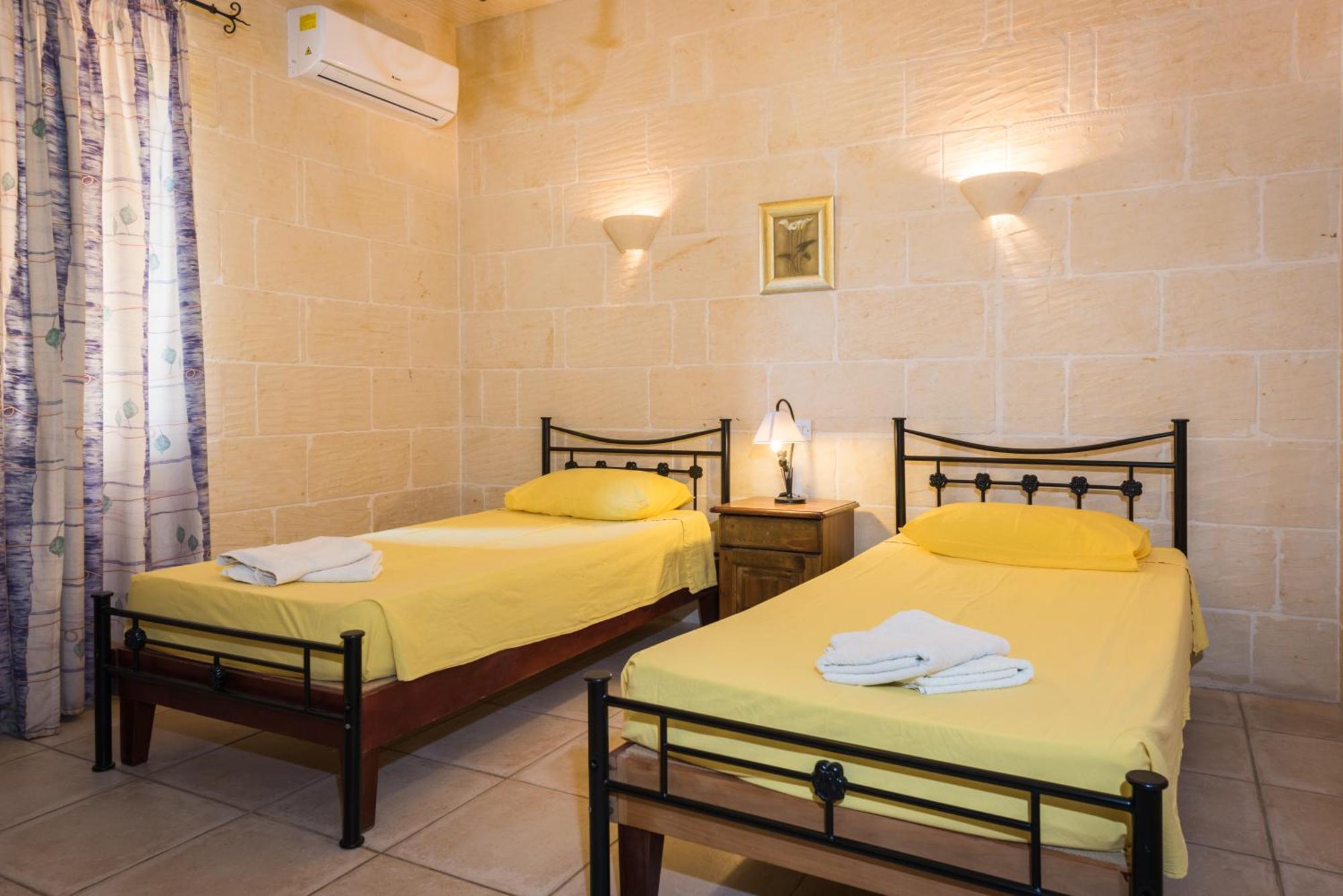 4 Bedroom With Private Pool & Views Holiday home *