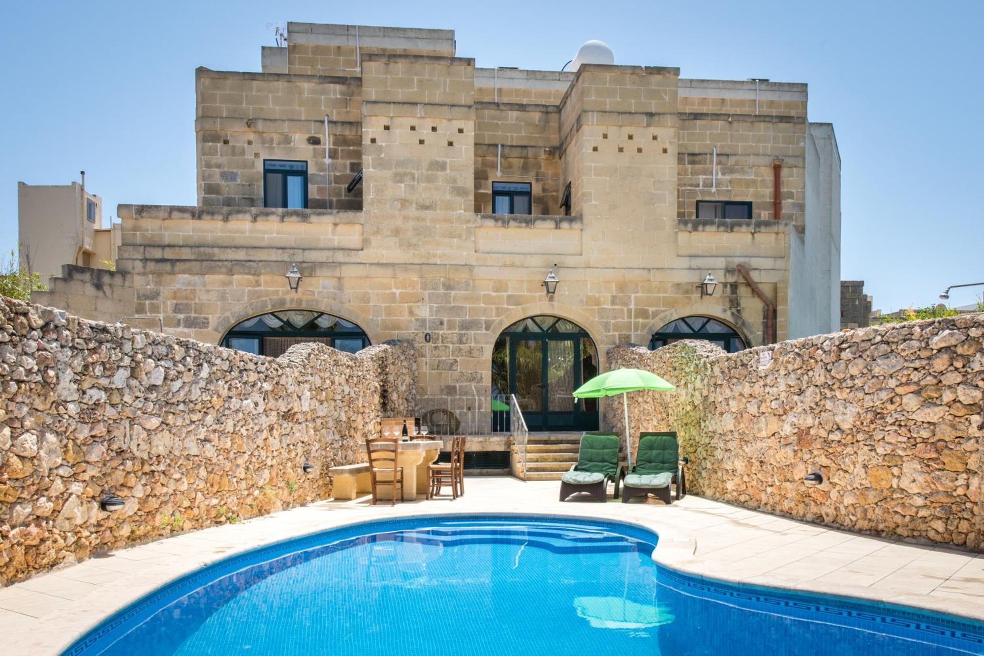 4 Bedroom With Private Pool & Views * Nadur