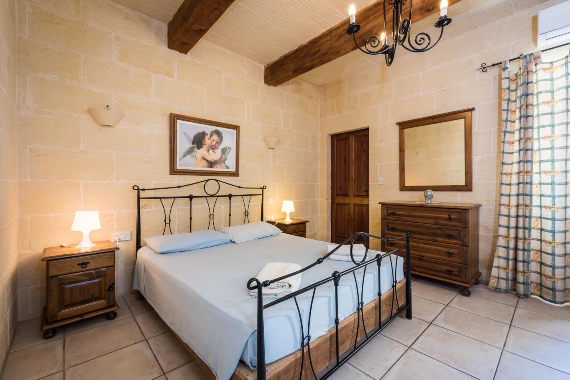 4 Bedroom With Private Pool & Views Holiday home Nadur