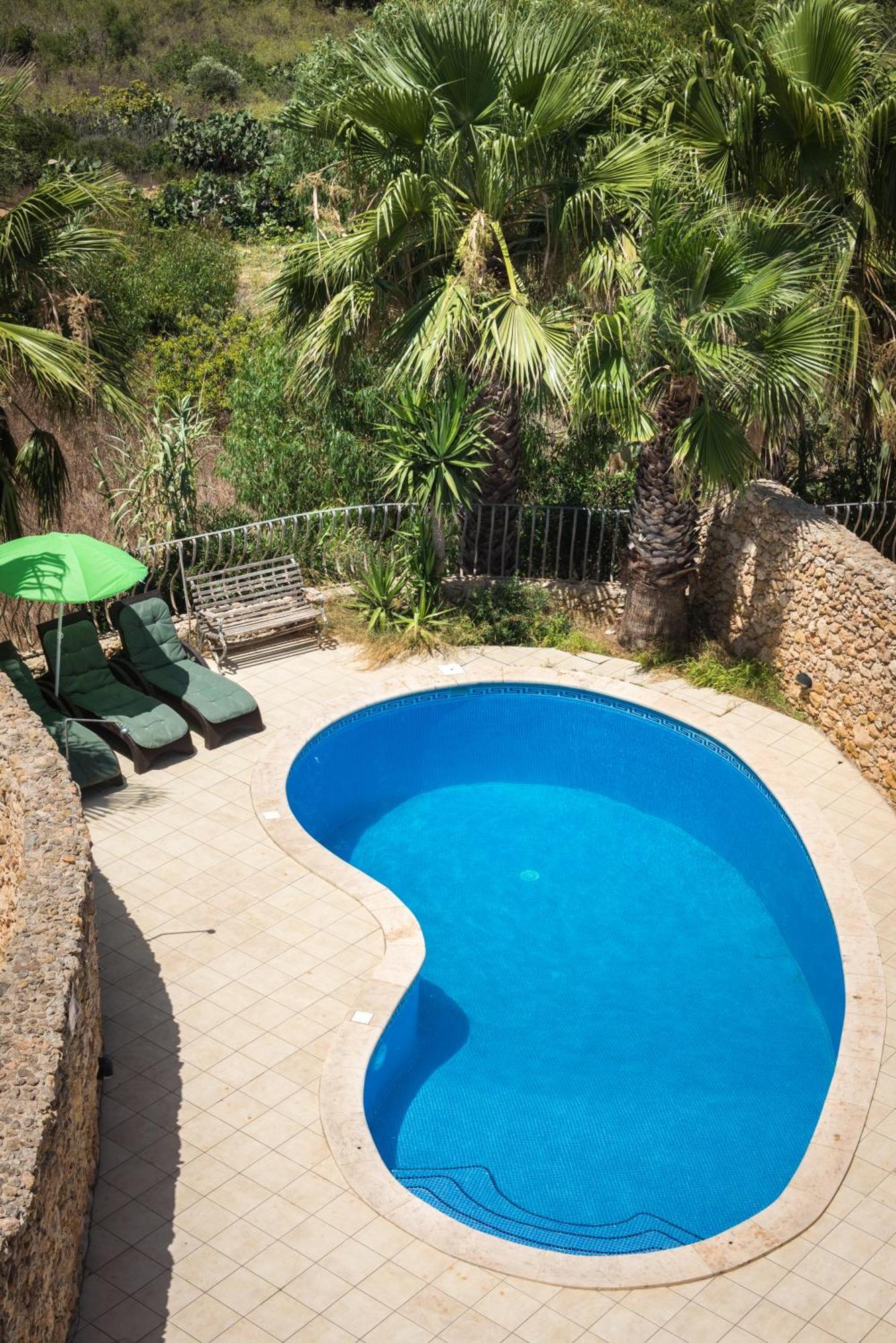 4 Bedroom With Private Pool & Views Nadur