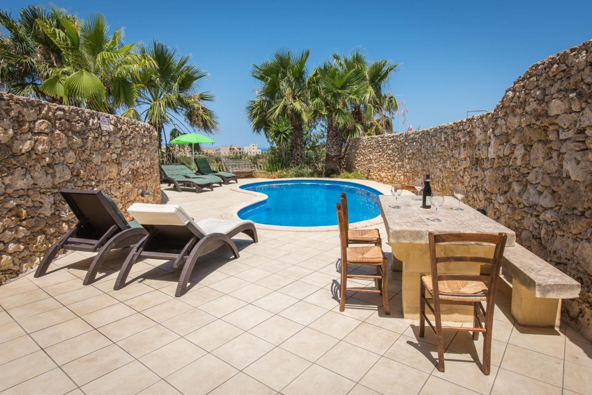 4 Bedroom With Private Pool & Views * Nadur