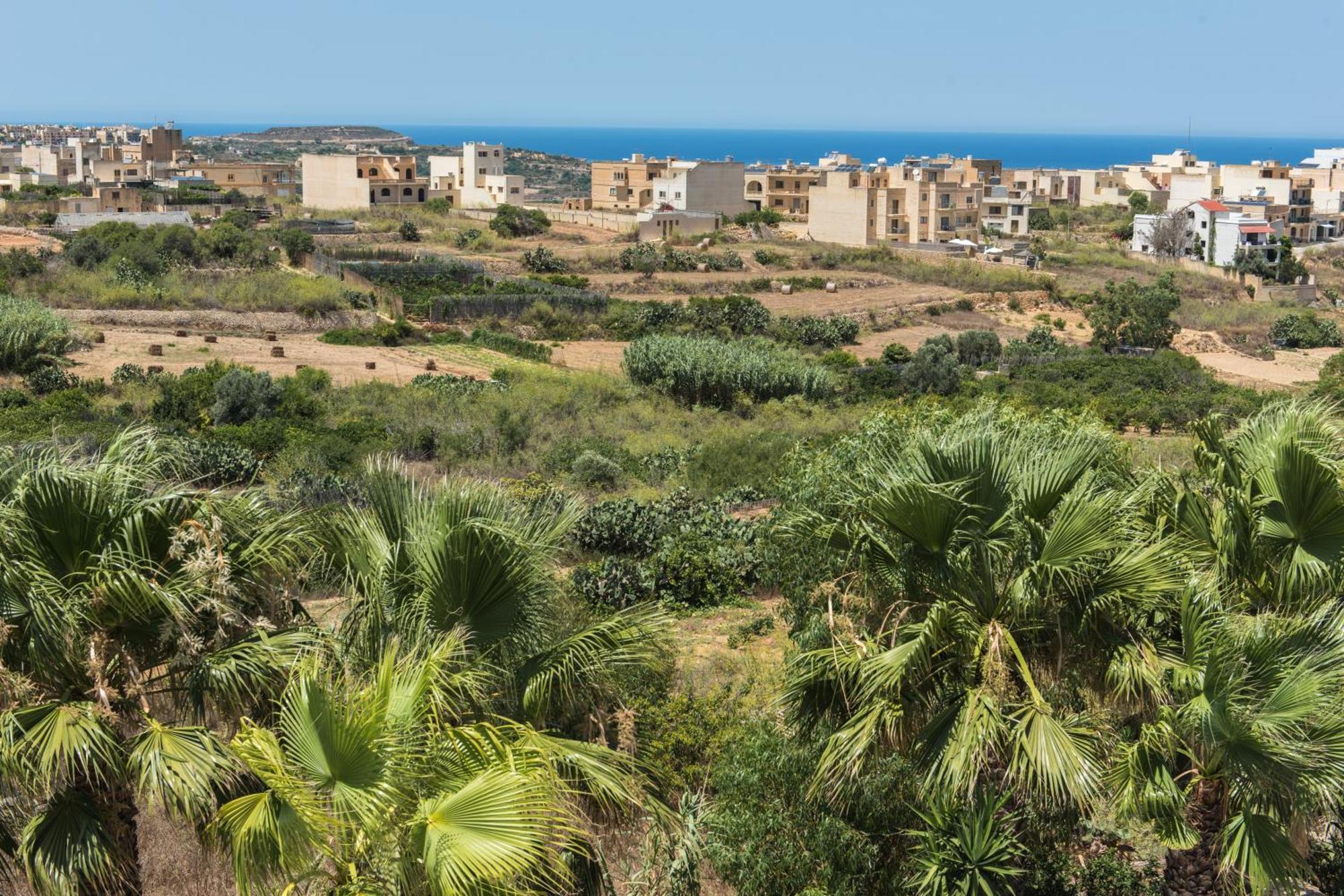 4 Bedroom With Private Pool & Views *