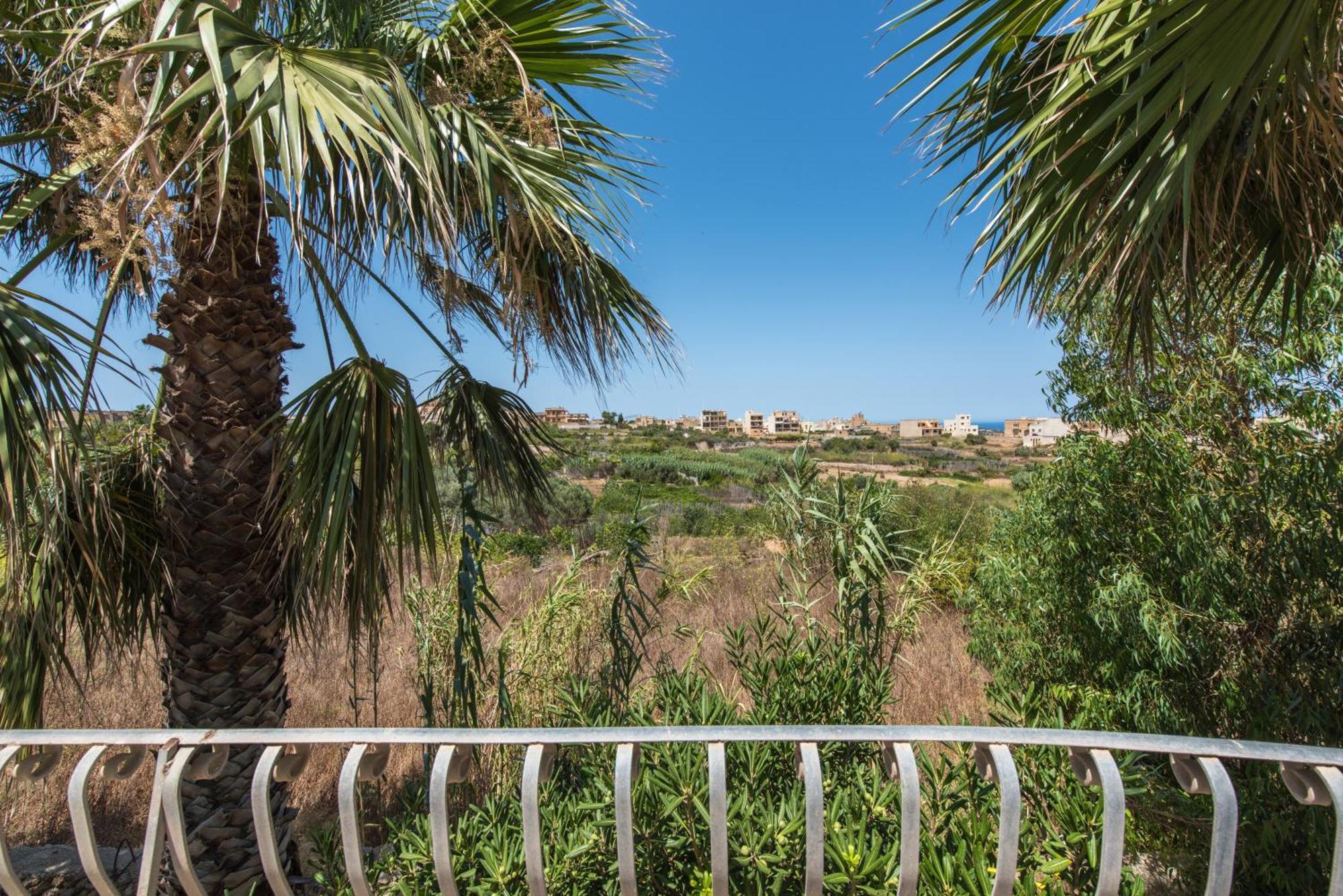 4 Bedroom With Private Pool & Views Nadur
